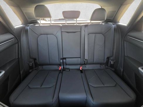 New 2025 Audi Q3 2.0T Premium image 17