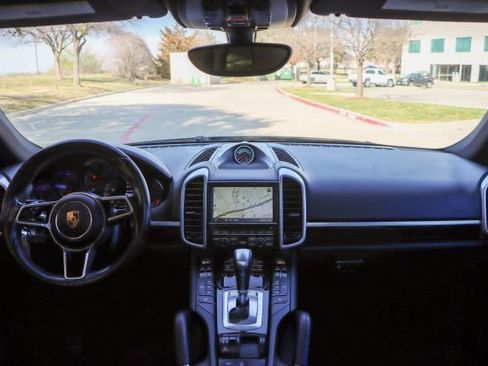 Used 2016 Porsche Cayenne image 26