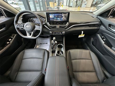 New 2025 Nissan Altima 2.5 SR image 10