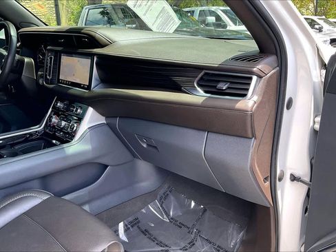Used 2021 GMC Yukon Denali w/ Denali Premium Package RWD image 16