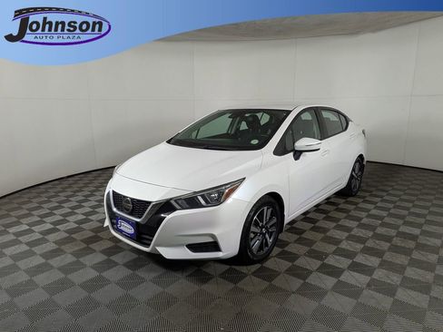 Used 2021 Nissan Versa SV image 1