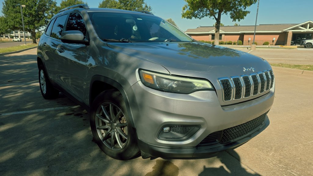 Used 2019 Jeep Cherokee Latitude w/ Popular Appearance Group FWD image 3