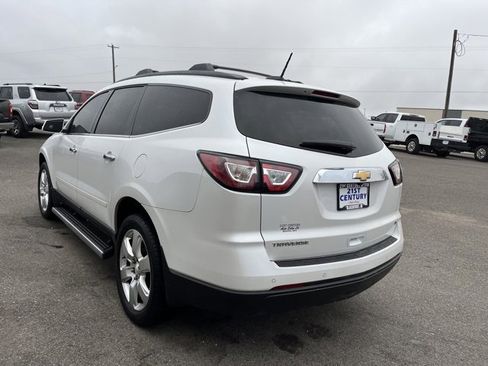 Used 2017 Chevrolet Traverse LT w/ Style and Technology Package image 8