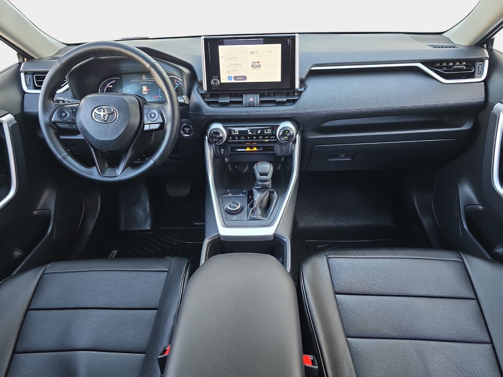Used 2025 Toyota RAV4 XLE AWD/4WD image 10