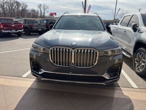 Used 2021 BMW X7 xDrive40i w/ Executive Package image 2