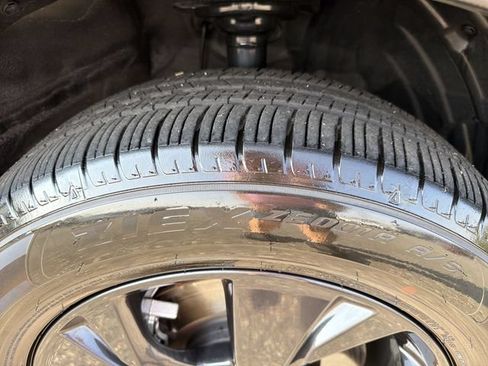 Certified 2026 Subaru Ascent Premium AWD/4WD image 32