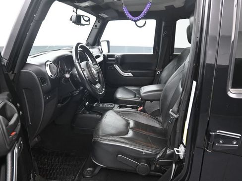 Used 2013 Jeep Wrangler Unlimited Rubicon w/ Connectivity Group AWD/4WD image 9
