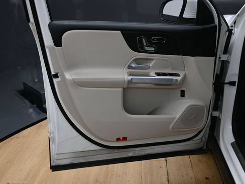 Used 2023 Mercedes-Benz EQB 300 4MATIC image 48