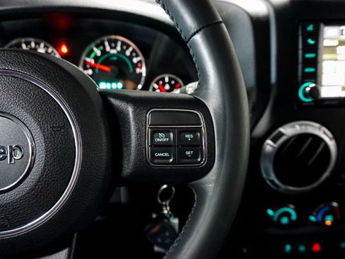 Used 2013 Jeep Wrangler Unlimited Rubicon w/ Connectivity Group AWD/4WD image 48