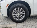Used 2022 Buick Enclave Essence image 3