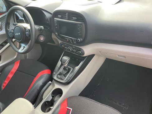 Used 2023 Kia Soul LX w/ LX Technology Package image 13