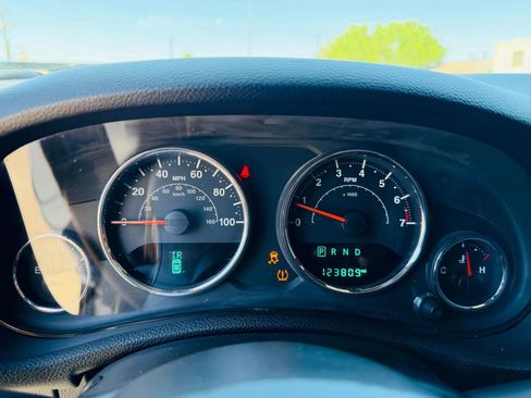Used 2017 Jeep Wrangler Unlimited Sport w/ Connectivity Group AWD/4WD image 16