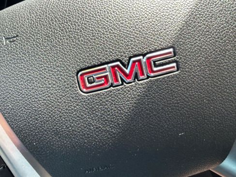 Used 2015 GMC Acadia SLE AWD/4WD image 21