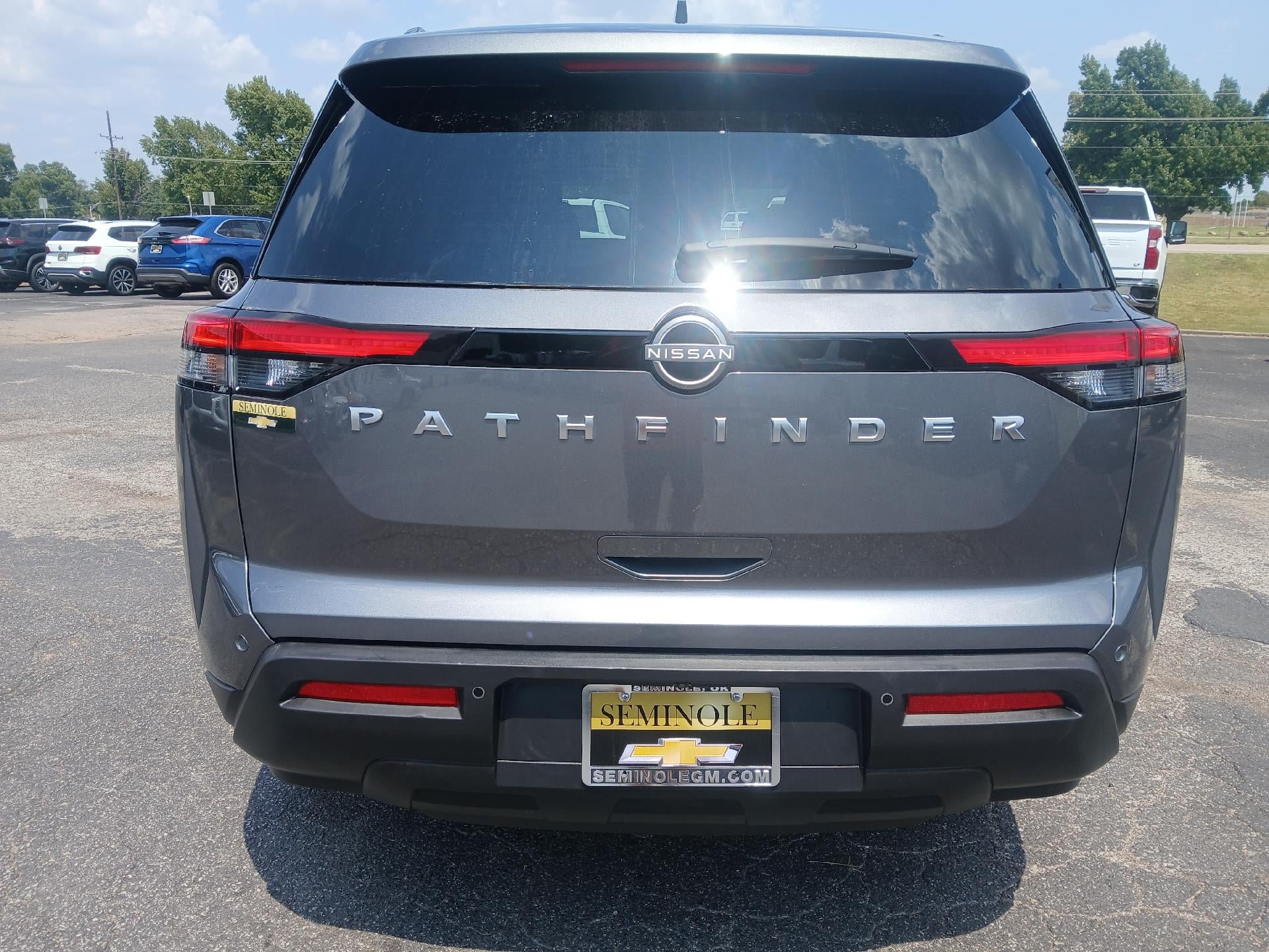 Used 2025 Nissan Pathfinder SV FWD image 4