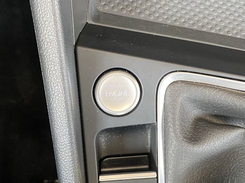 Certified 2025 Volkswagen Jetta SEL FWD image 4