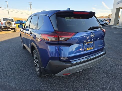 Used 2023 Nissan Rogue SV image 8