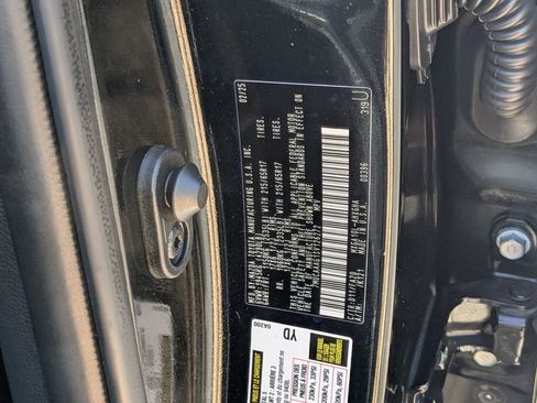 Used 2025 Toyota Corolla Cross LE image 32