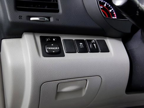 Used 2013 Toyota Highlander FWD image 34