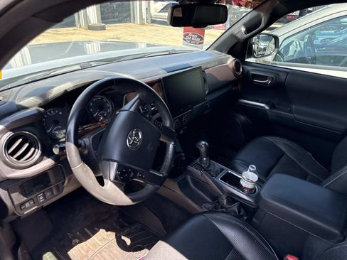 Used 2019 Toyota Tacoma TRD Off-Road RWD image 4