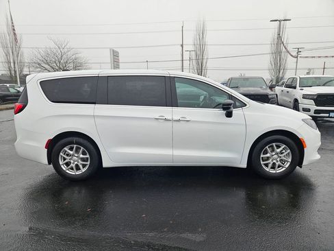 New 2026 Chrysler Voyager LX image 7