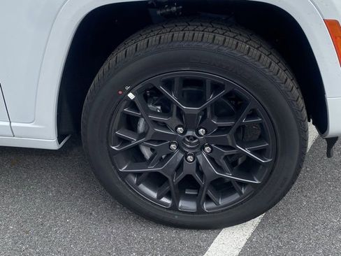 New 2025 Jeep Grand Cherokee L Summit image 11