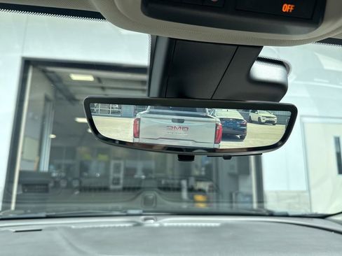 Used 2025 Buick Encore GX Avenir w/ Avenir Technology Package image 24