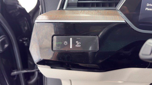 Used 2024 Audi Q8 e-tron Premium Plus w/ Premium Plus Package AWD/4WD image 37