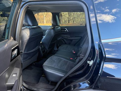 Used 2023 Mitsubishi Outlander SE image 10