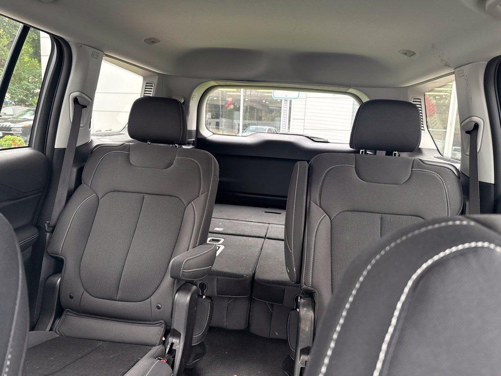 Used 2023 Jeep Grand Cherokee L Laredo AWD/4WD image 4