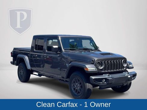 Used 2026 Jeep Gladiator Sport AWD/4WD image 2