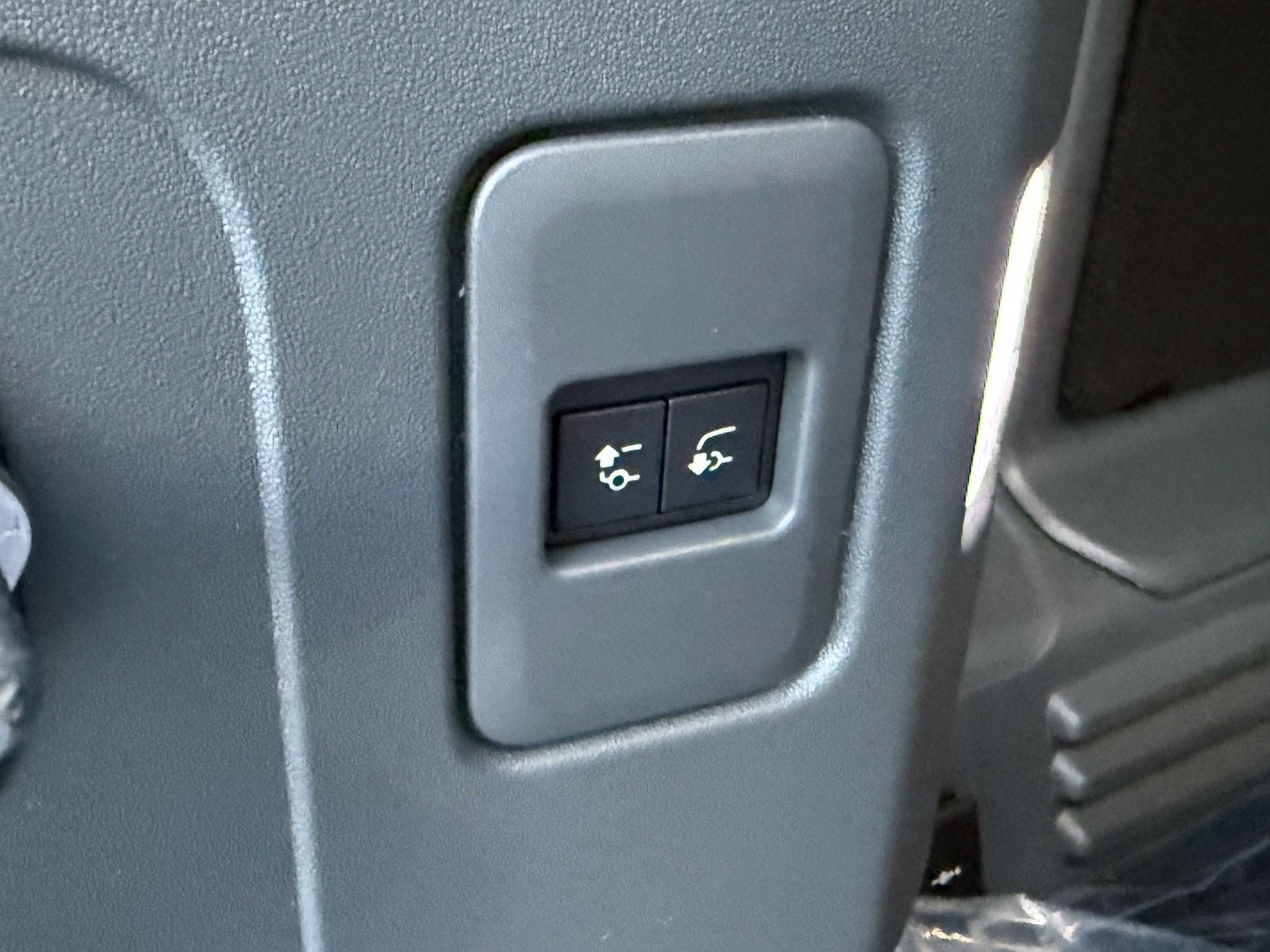 New 2026 Land Rover Defender 110 X-Dynamic SE AWD/4WD image 46