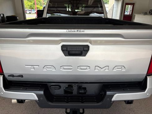 Used 2024 Toyota Tacoma TRD Sport w/ TRD Sport Premium Package AWD/4WD image 19