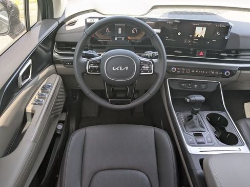 New 2026 Kia Carnival FWD image 15