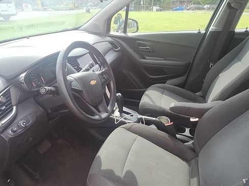 Used 2021 Chevrolet Trax LS AWD/4WD image 10