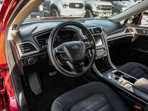 Used 2018 Ford Fusion SE w/ Fusion SE Technology Package image 11