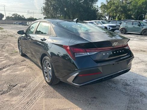 Used 2024 Hyundai Elantra SEL FWD image 3