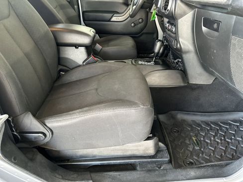 Used 2017 Jeep Wrangler Sport AWD/4WD image 29