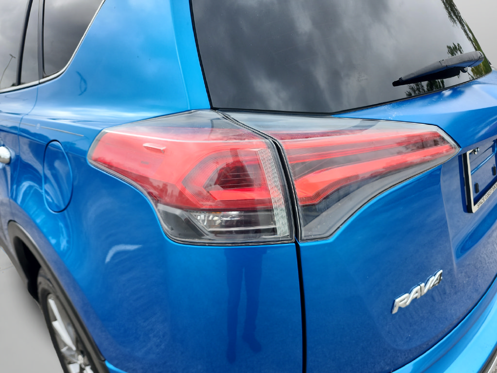 Used 2018 Toyota RAV4 Limited FWD image 14