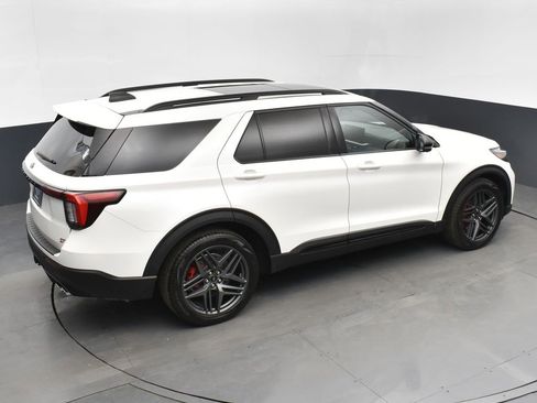 Used 2025 Ford Explorer ST image 29
