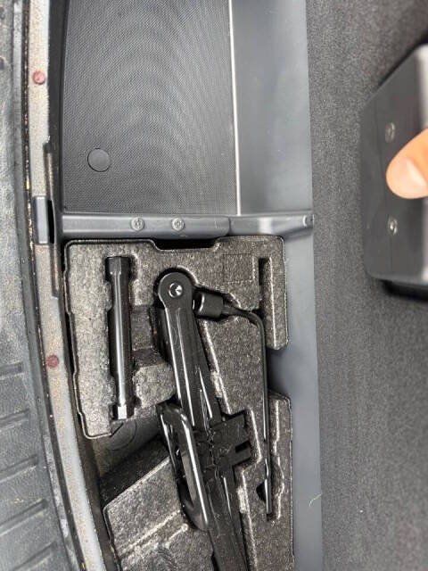 Used 2018 Hyundai Santa Fe Sport w/ Cargo Package FWD image 8