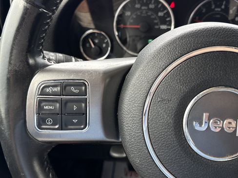 Used 2018 Jeep Wrangler Unlimited Sahara AWD/4WD image 17