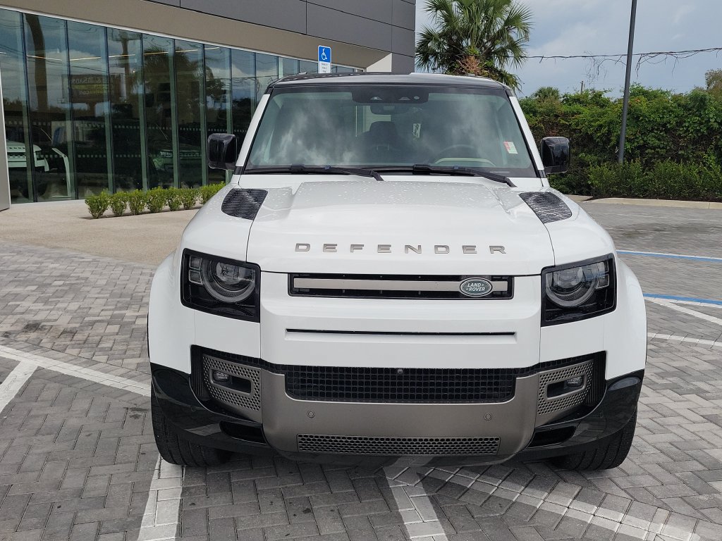 Used 2024 Land Rover Defender 110 X-Dynamic SE AWD/4WD image 8