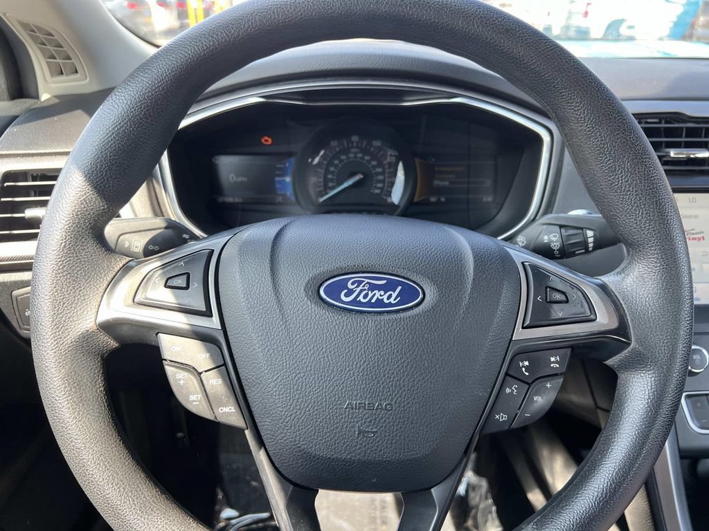 Used 2020 Ford Fusion SE FWD image 15