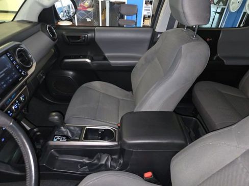 Used 2022 Toyota Tacoma SR5 w/ Technology Package RWD image 20