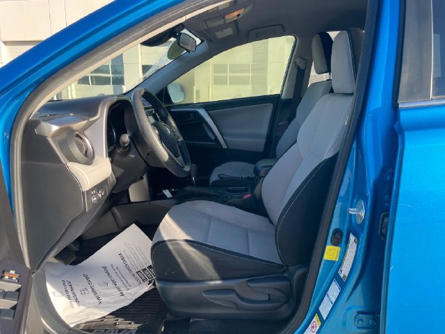 Used 2018 Toyota RAV4 LE AWD/4WD image 9