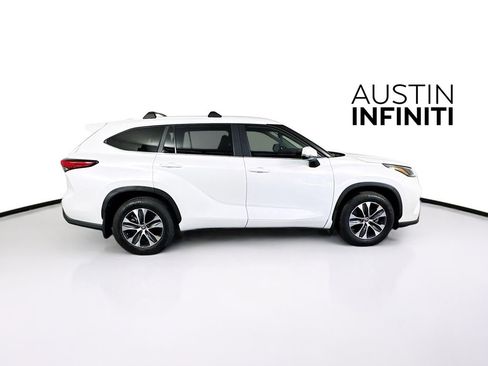 Used 2023 Toyota Highlander XLE image 8