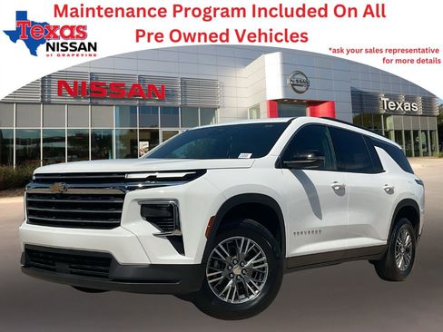 Used 2025 Chevrolet Traverse LT FWD image 1