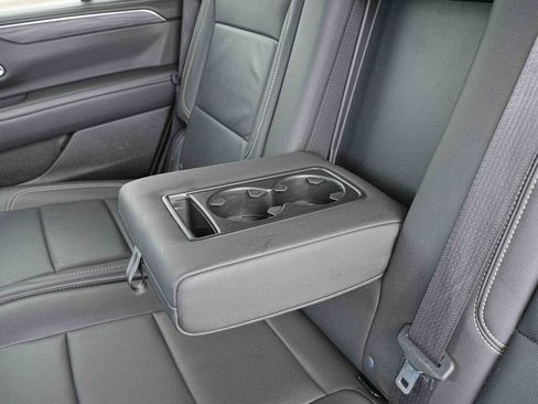 Used 2024 GMC Yukon SLT AWD/4WD image 21