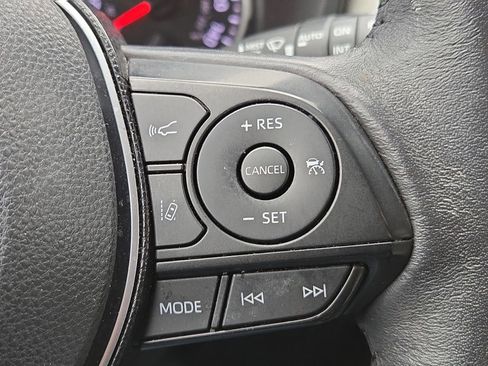 Used 2021 Toyota RAV4 XLE Premium image 31