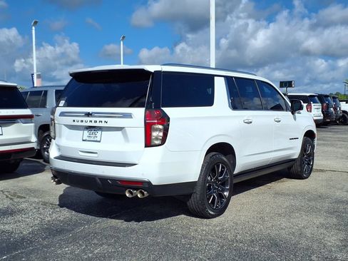 Used 2023 Chevrolet Suburban High Country RWD image 2
